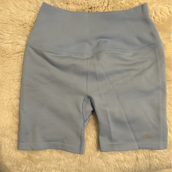NWOT Alo Yoga 5” seamless biker shorts in seashell blue size XS - Picture 5 of 7